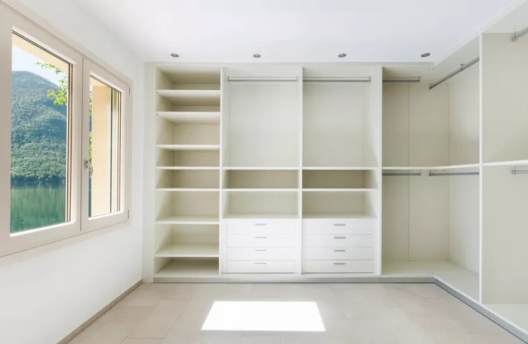 Cuisiniste pour création et pose d'un dressing sur mesure de 3 mètres dans couloir de maison, Paris 6ème Arrondissement, La Cuisine Sur Mesures